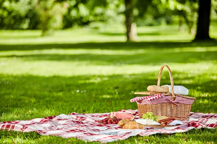 Mother's day brunch tablescape ideas